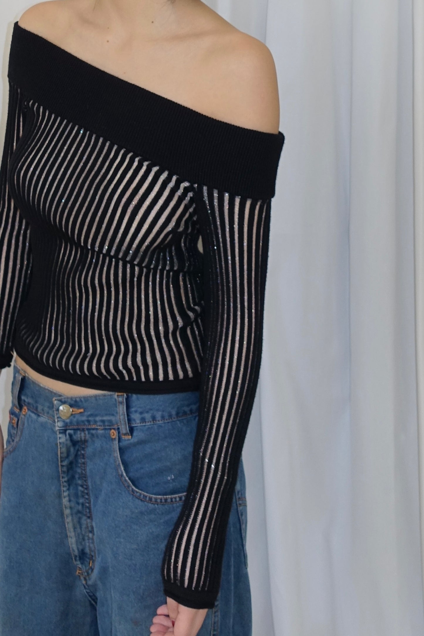 GUESS fited sheer off-shoulder top