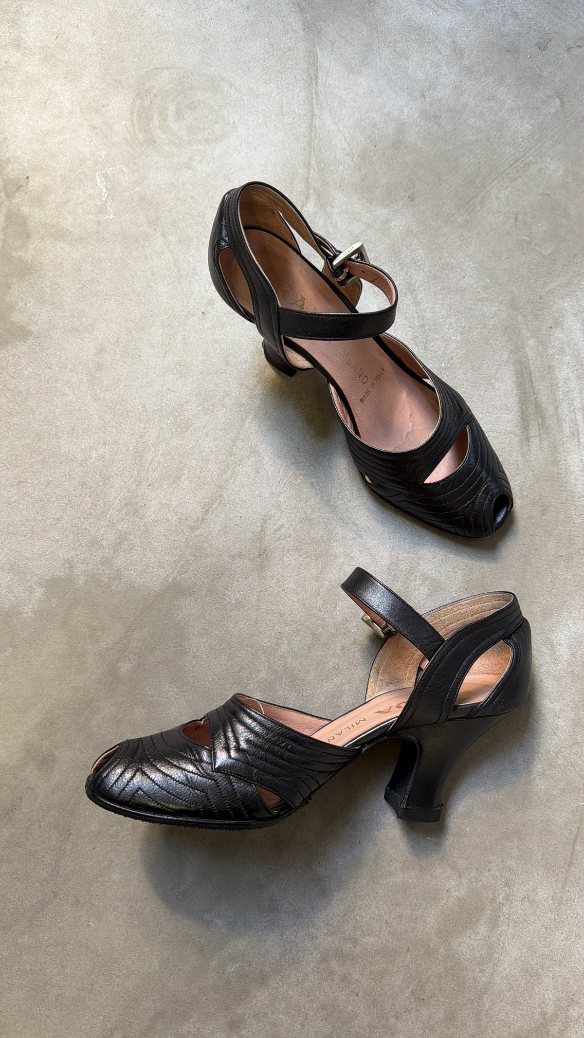 PRADA Black Pumps