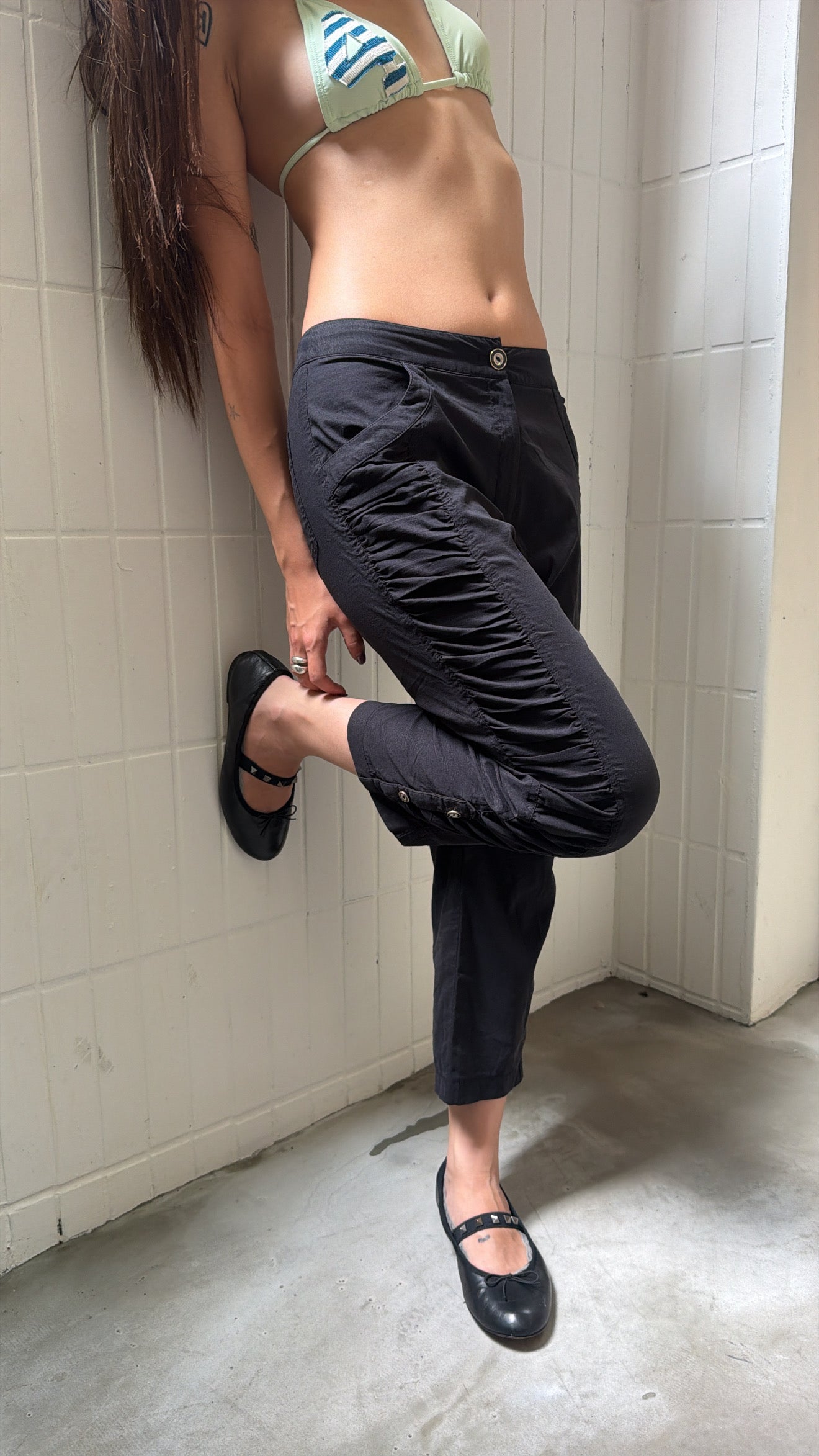 Black Side Ruched Capri Pants