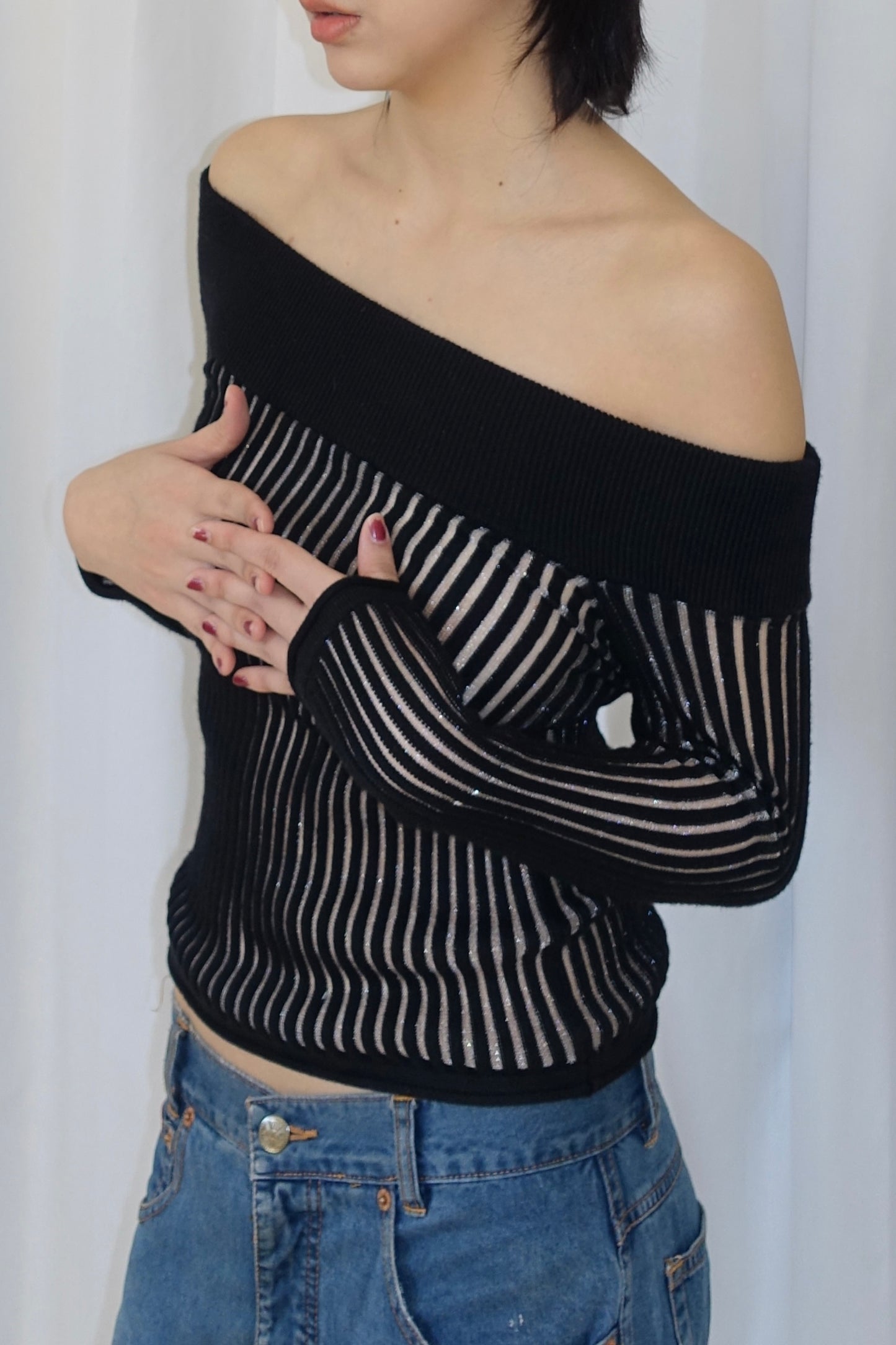 GUESS fited sheer off-shoulder top