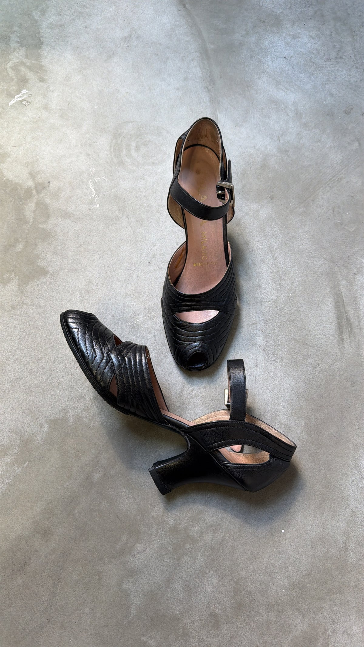 PRADA Black Pumps